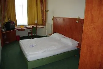 Der Fuerstenhof